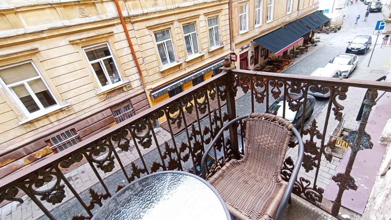 Ляльковий Театр Не Мансарда Lviv Ngoại thất bức ảnh